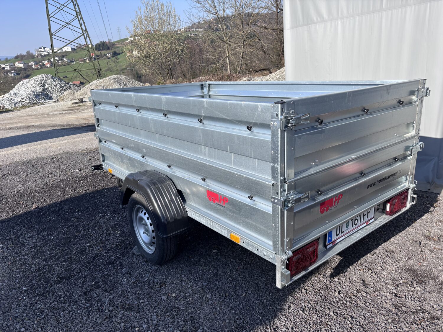Anhänger mit klappbarer Rampe – ideal für Motorradtransport